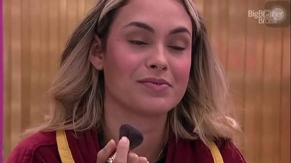 Viih Tube pagando peitinho no BBB