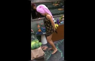 Isabelle Nogueira mostra a buceta enquanto é comida de quatro pelo macho safado no quarto