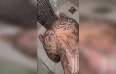 Anny Alves fica de quatro com a bunda empinada enquanto leva rola no vídeo amador