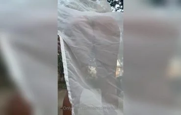 Gostosa da fazenda sentando forte na piroca em vídeo amador de sexo