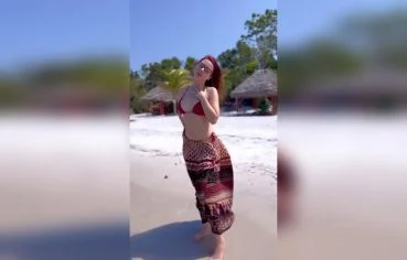 Cibelle Ferreira pelada na praia e fodendo no hotel